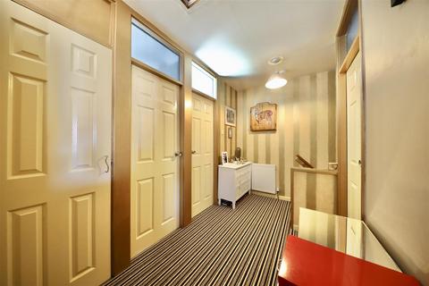 8 Batley Close, Hull, HU9 4QX