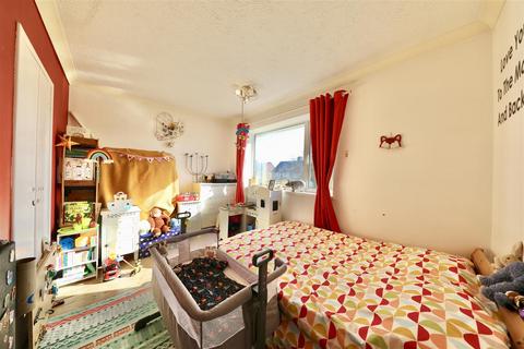 8 Batley Close, Hull, HU9 4QX