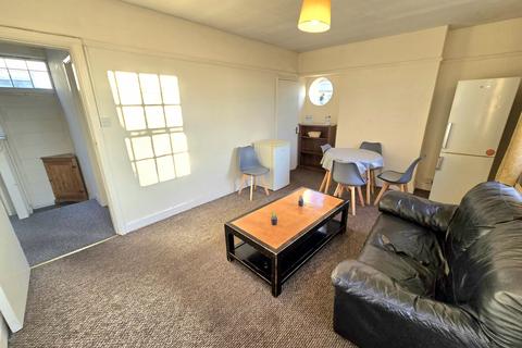 3 bedroom flat to rent, Grand Parade, Brighton BN2