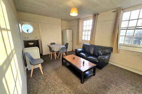 3 bedroom flat to rent, Grand Parade, Brighton BN2