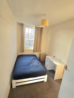 3 bedroom flat to rent, Grand Parade, Brighton BN2