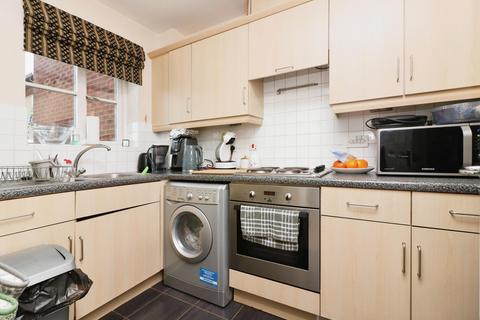 1 bedroom flat for sale, London Road, Apsley, HP3