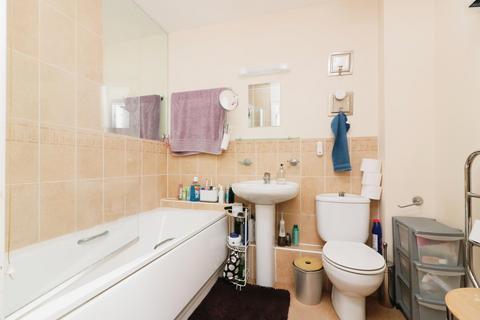 1 bedroom flat for sale, London Road, Apsley, HP3