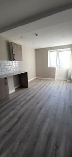 Studio to rent, Corwell Gardens, Uxbridge UB8