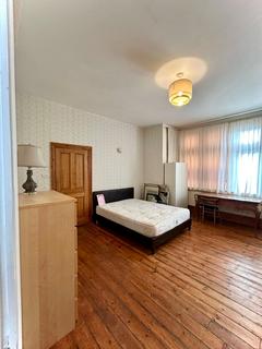 2 bedroom flat to rent, Green Lanes, N8