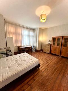 2 bedroom flat to rent, Green Lanes, N8