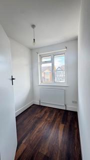 3 bedroom house to rent, Sandringham Crescent, South Harrow, HA2