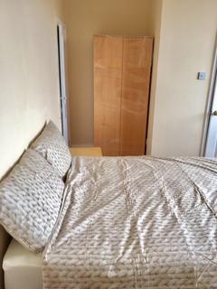 Studio to rent, Western Road, Southall UB2