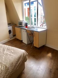 Studio to rent, Western Road, Southall UB2