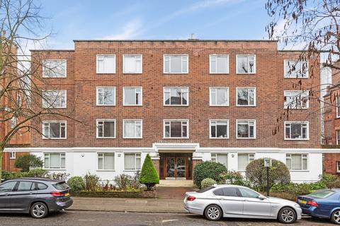 3 bedroom flat to rent, Springfield Court, Eton Avenue