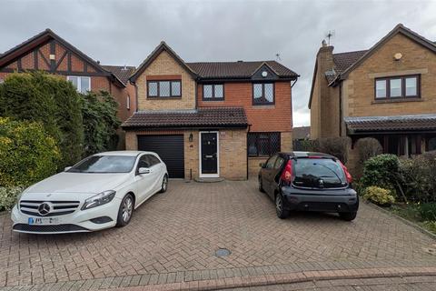 4 bedroom detached house to rent, Whitebeam Close, West Cheshunt