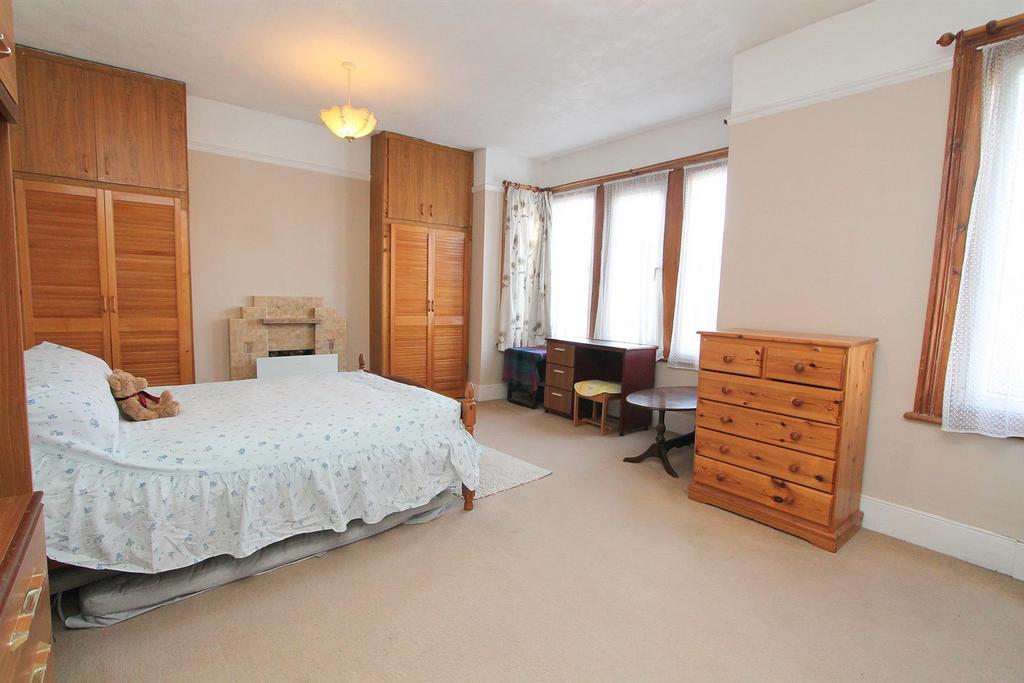 Bed 1.jpg