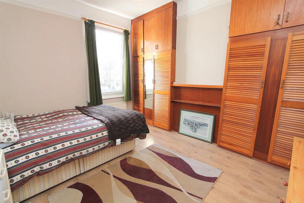 Bed 2.jpg