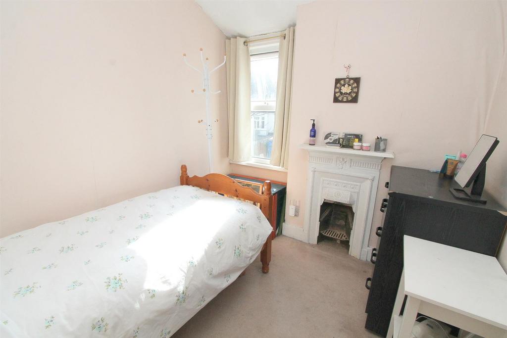 Bed 4.jpg