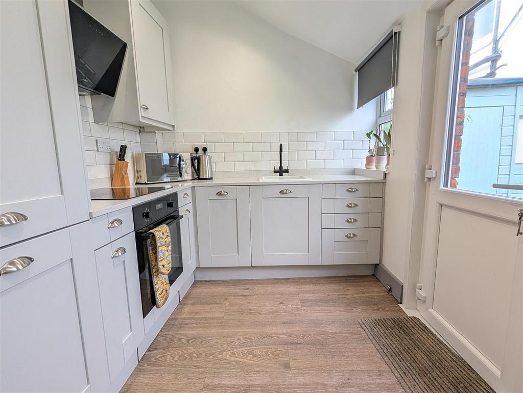 Fitted kitchen