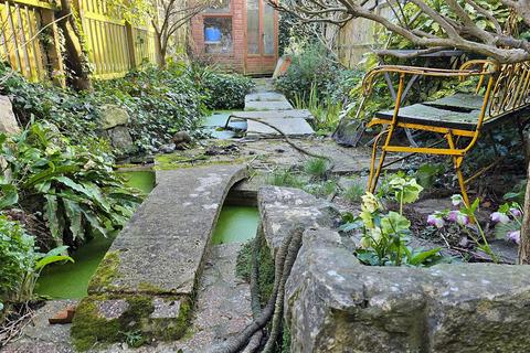 142 Amesbury Avenue, London, SW2 3AB