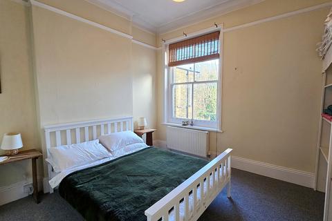 142 Amesbury Avenue, London, SW2 3AB