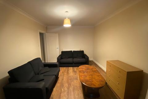 1 bedroom flat to rent, Bamborough Gardens, London W12