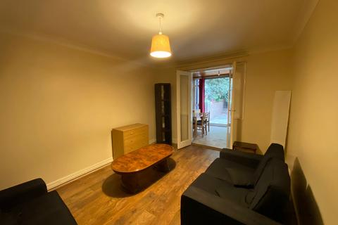 1 bedroom flat to rent, Bamborough Gardens, London W12