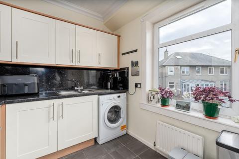 3 bedroom flat for sale, 82 Colinton Mains Grove, Edinburgh, EH13 9DE