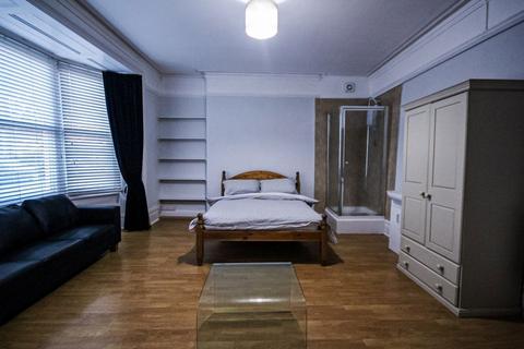 1 bedroom in a house share to rent, Room in Shared House, Queens Road