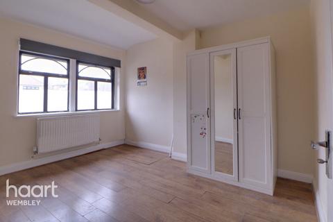 2 bedroom flat for sale, Kenton Road