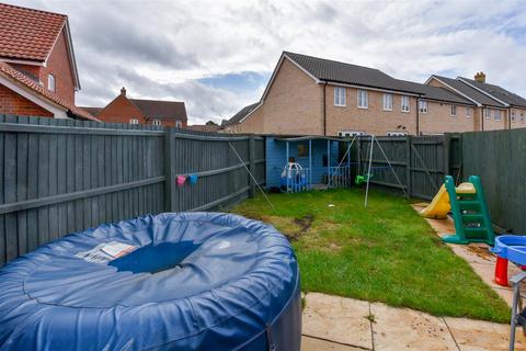 3 bedroom terraced house for sale, Snowdrop Way, Red Lodge