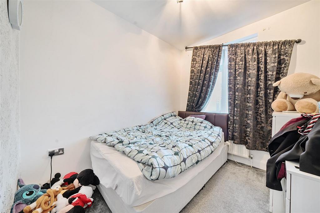Bedroom 5.jpg