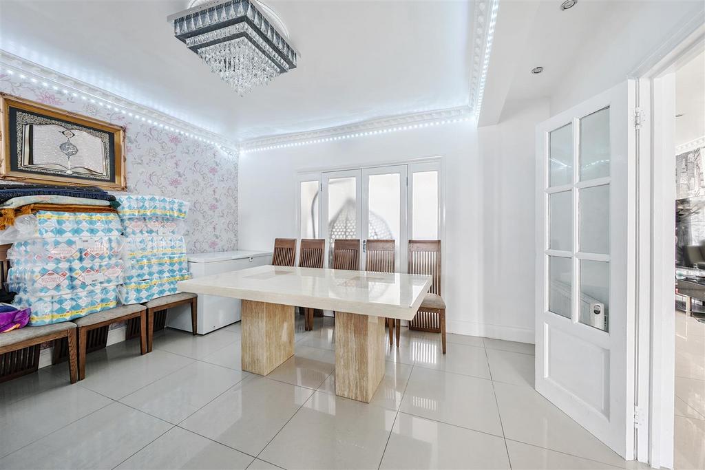 Dining Area.jpg
