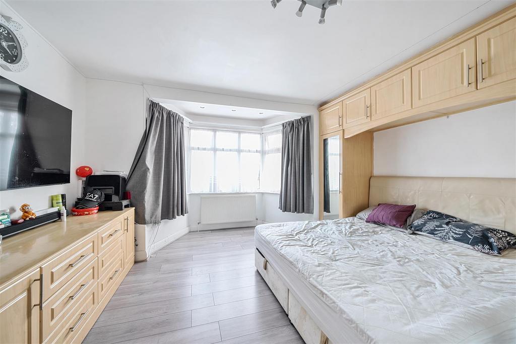 Bedroom 1.jpg