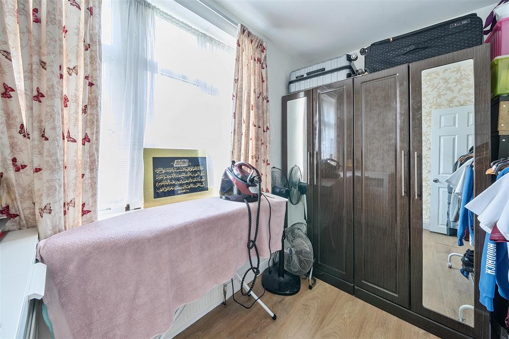 Bedroom 4.jpg