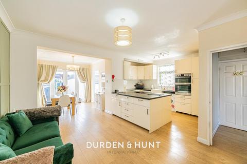 10 Tyne Close, Upminster, RM14 1QB