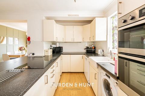 10 Tyne Close, Upminster, RM14 1QB