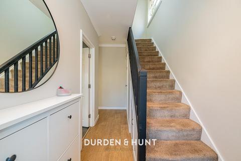 10 Tyne Close, Upminster, RM14 1QB