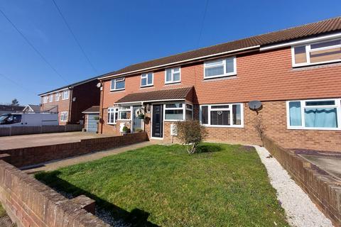 3 bedroom terraced house for sale, Stoke Road, Rochester ME3