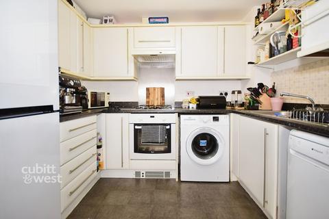 2 bedroom ground floor flat to rent, The Boulevard Tangmere PO20