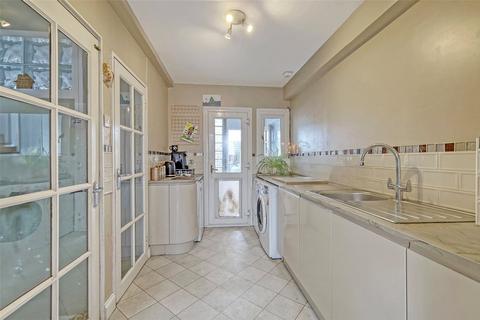 46 Denton Avenue, Westcliff-on-sea, SS0 0JX