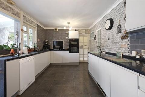 46 Denton Avenue, Westcliff-on-sea, SS0 0JX