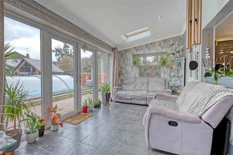 46 Denton Avenue, Westcliff-on-sea, SS0 0JX