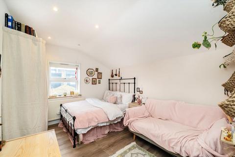 2 bedroom flat for sale, Mirabel Road, London SW6