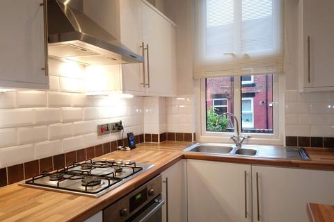 2 bedroom end of terrace house to rent, Woodville Place, Horsforth, Leeds, West Yorkshire, UK, LS18