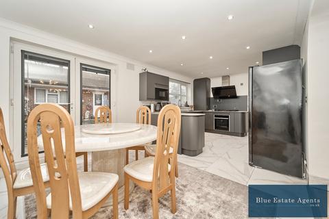104 Brabazon Road, Hounslow, TW5 9LT