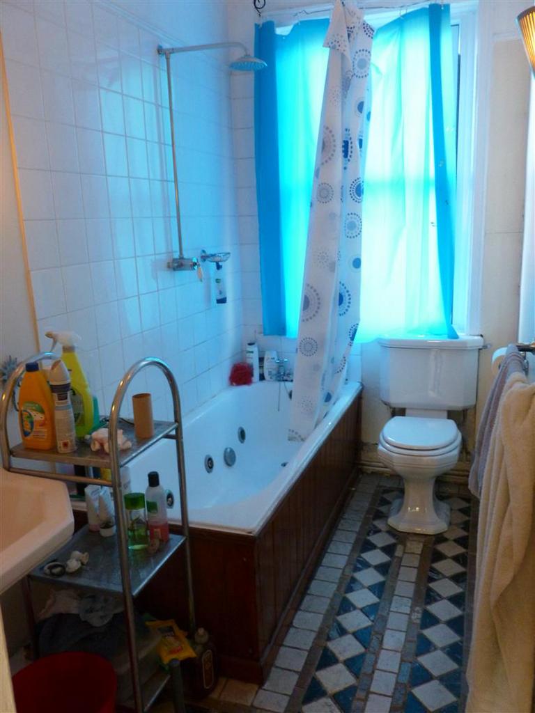 Bathroom1.JPG