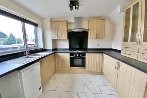 3 bedroom terraced house to rent, Roxburgh Way, Bletchley, Milton Keynes