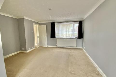 3 bedroom terraced house to rent, Roxburgh Way, Bletchley, Milton Keynes