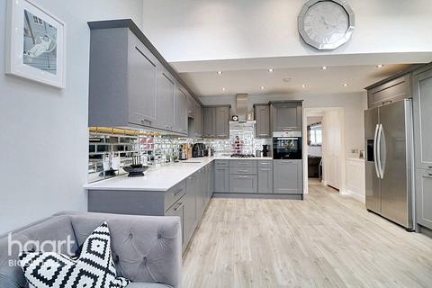 3 Rushdene Walk, Biggin Hill, Westerham, TN16 3UG