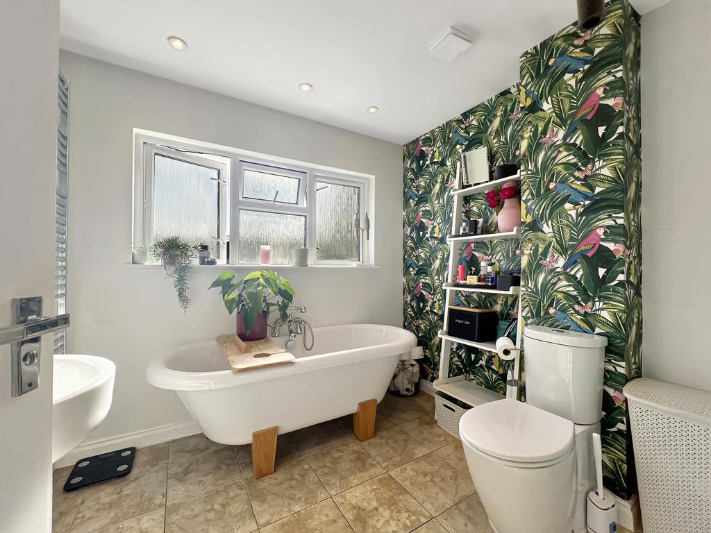 Four-Piece Family Bathroom