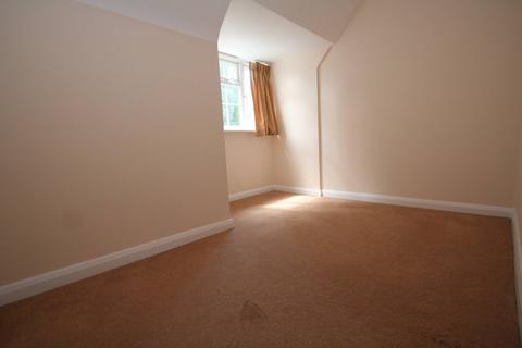 2 bedroom flat to rent, Broadway