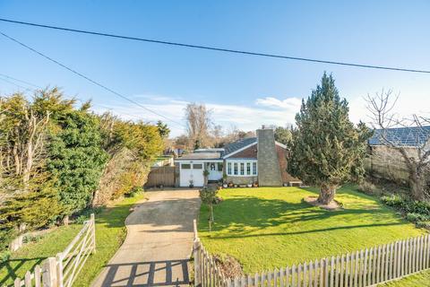 4 bedroom detached bungalow for sale, The Street, Finglesham