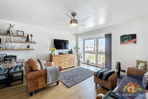 2 bedroom flat for sale, Promenade, Southport PR8